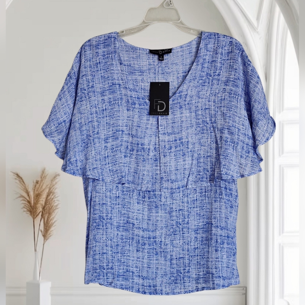Fred David NWT  Textured Geometric Flutter Sleeve Blouse Blue White V-Neck Boho